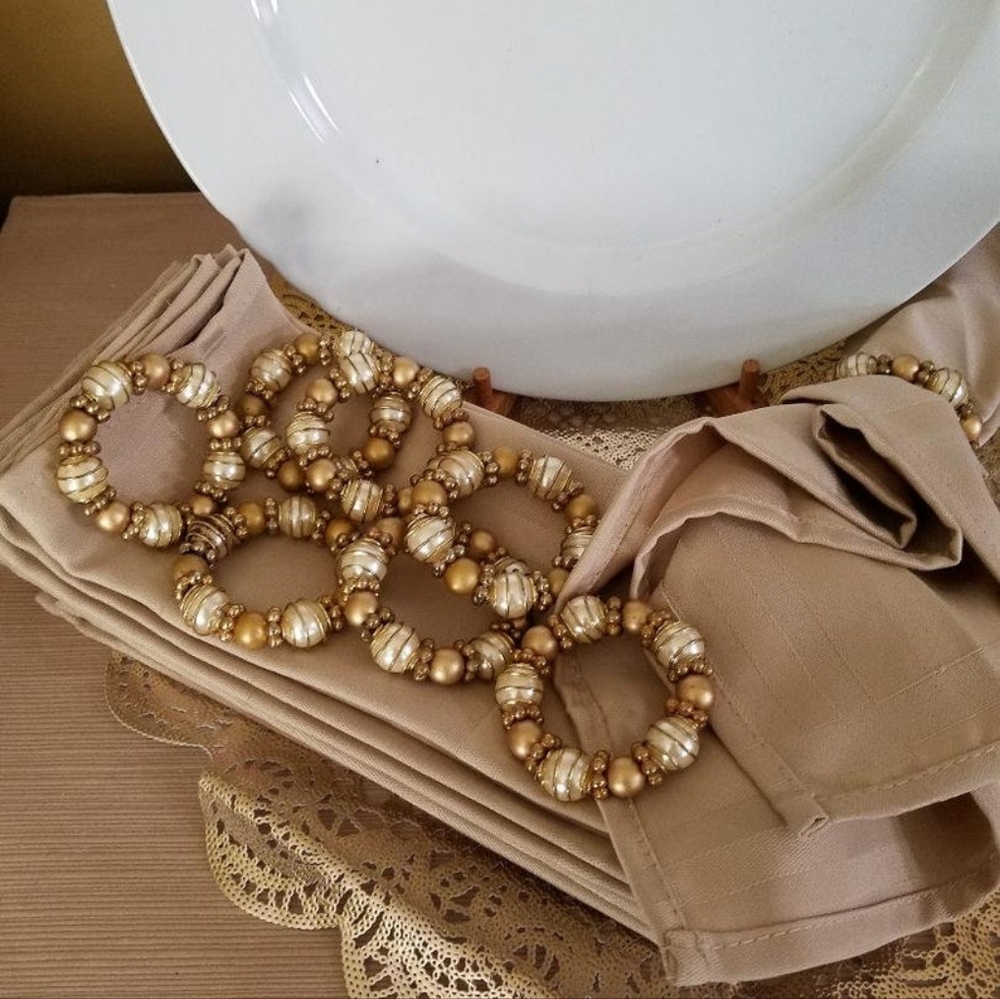 Lot of Bed Bath and Beyond Elegant Pearl and Gold Napkin rings 8pk